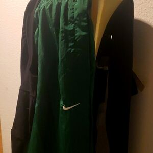 Nike women's trainer shirt & oversized workout pants